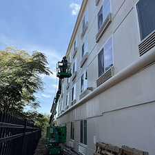 Hilton-Inn-stucco-soft-washing 14